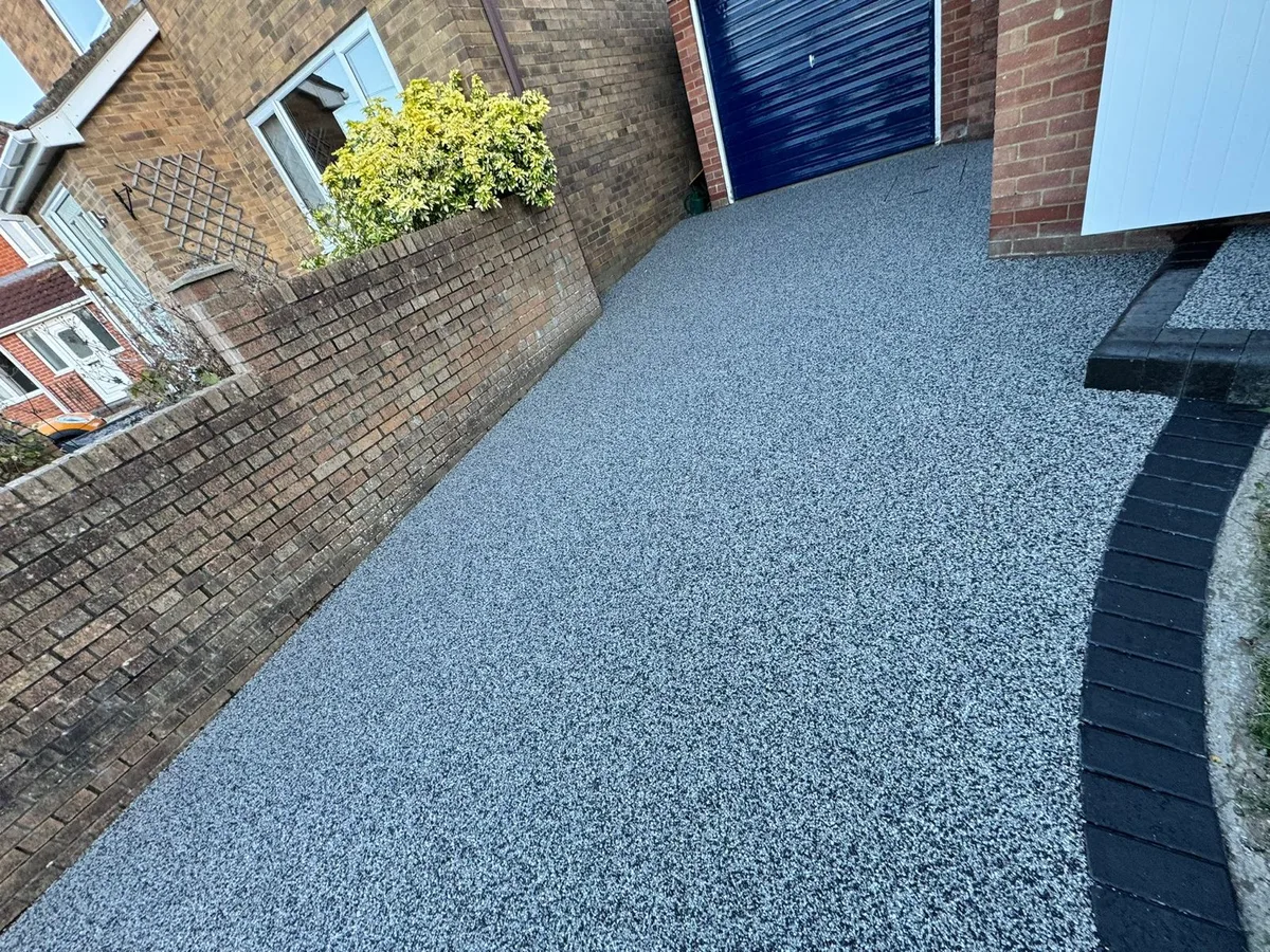 Buff resin bound driveway with contrasting charcoal border at a home in Bournemouth
