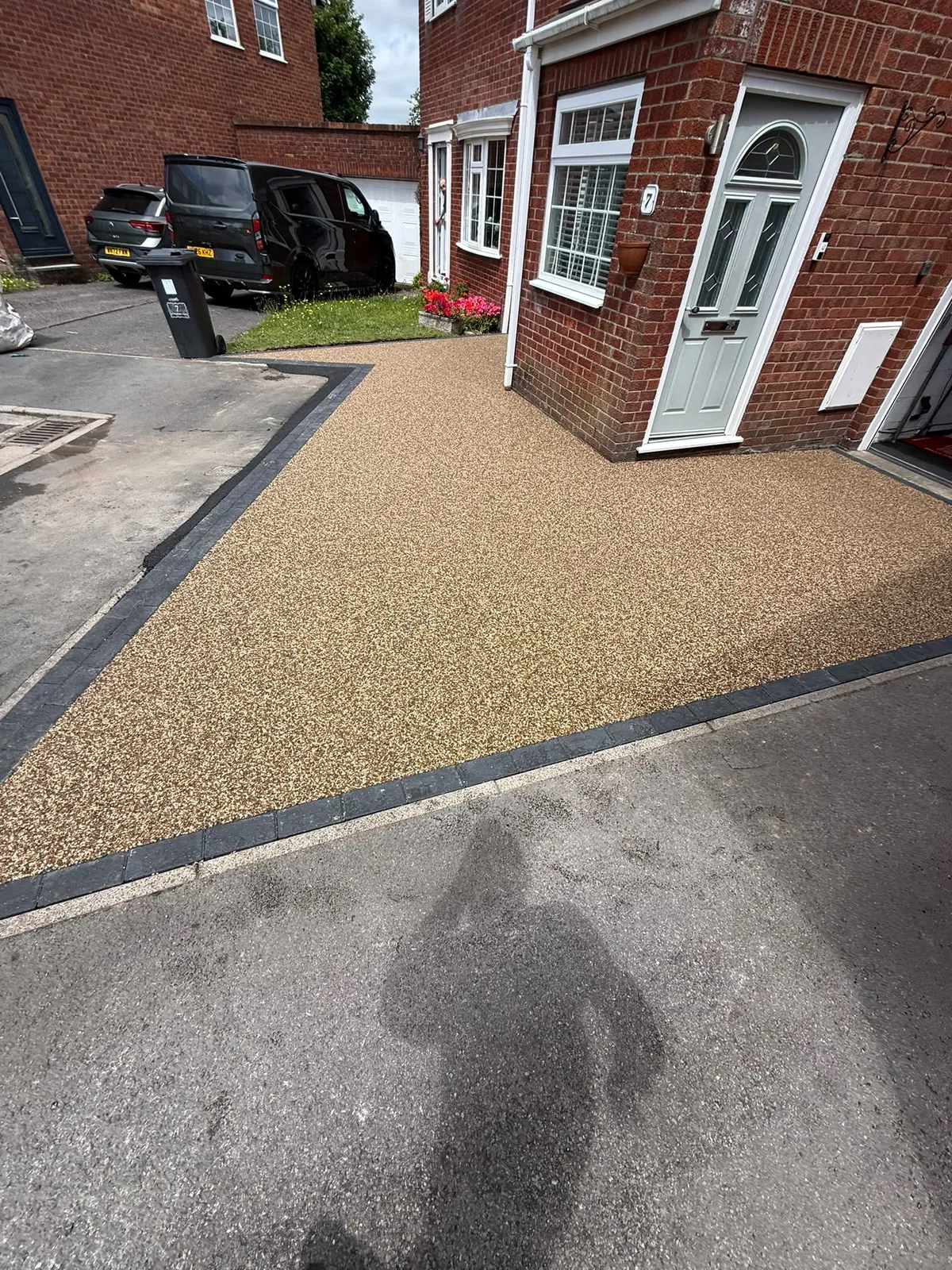 Finished buff resin bound driveway with charcoal border in Bournemouth