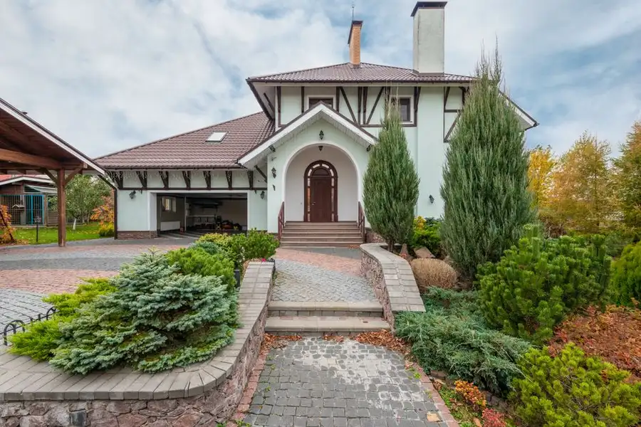 A sloped driveway with steps at a residential property